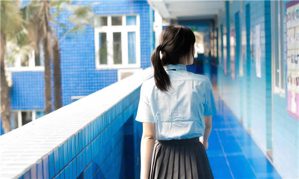 白塔如何找到一个可以帮助我生孩子的女人？